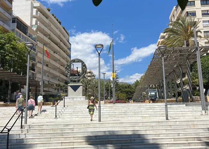 アパート Luxe Discret Avenida Del Mar マルベーリャ